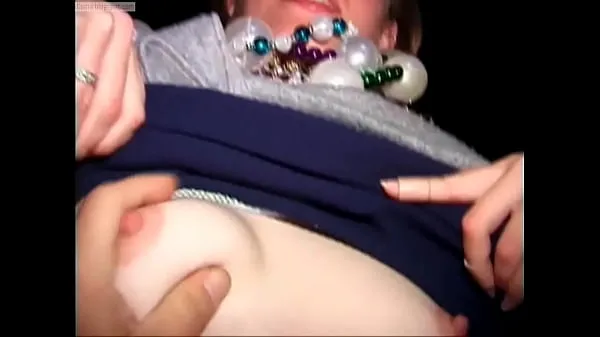 Nye Blonde Flashes Tits And Strangers Touch nye videoer