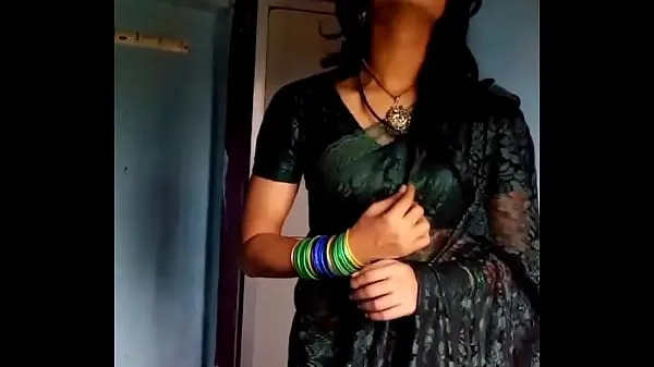 Νέα Crossdresser in green saree νέα βίντεο