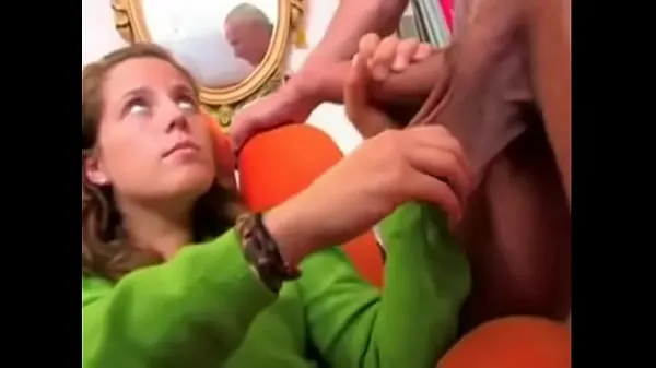 Nová videa (step daughter jerks off her)