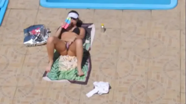 New Flagra safada masturbando Piscina Flagged Girl masturbate on the pool new Videos