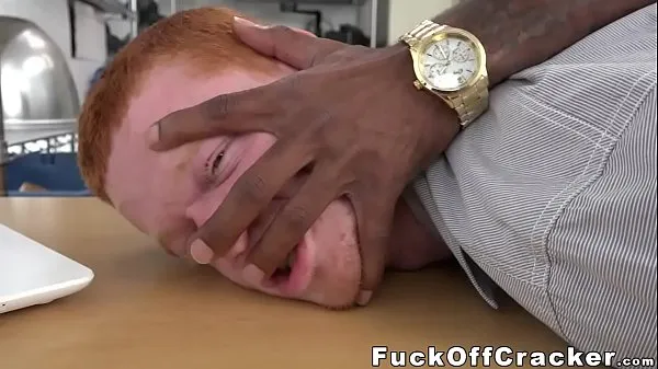Ginger dude rides a big black dick مقاطع فيديو جديدة جديدة