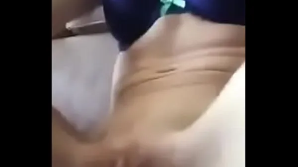 Novi Young girl masturbating with vibrator novi videoposnetki