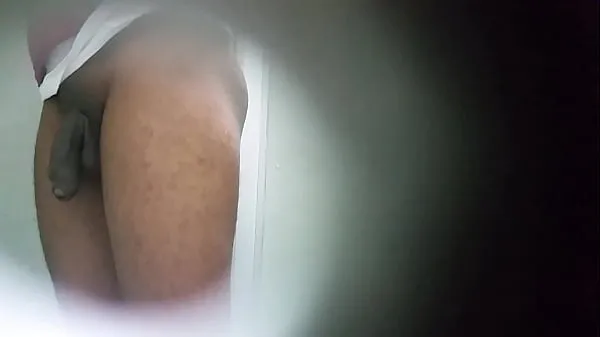 Novos Banho de espiões espionando pau grande em banheiros masculinos novos vídeos