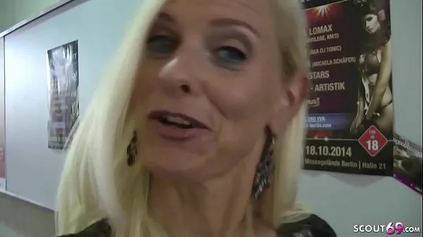 Novos Mãe alemã - Amadora alemã Dirty-Tina no encontro de usuários AO com meninos novos vídeos