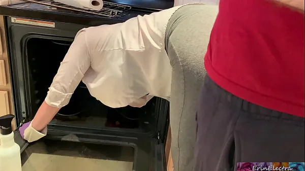 New Silly stepmom gets stuck in the oven and wants to get fucked new Videos