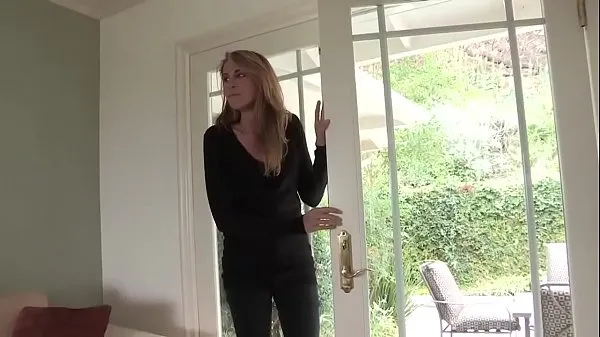 新しい母が隣人とセックスしているホームムービーをいくつか見つけた新しいビデオ