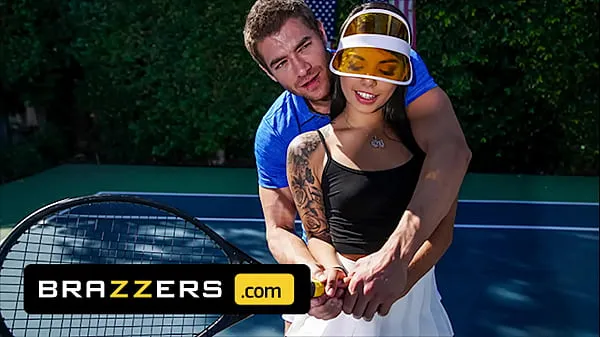 New Xander Corvus) Massages (Gina Valentinas) Foot To Ease Her Pain They End Up Fucking - Brazzers new Videos