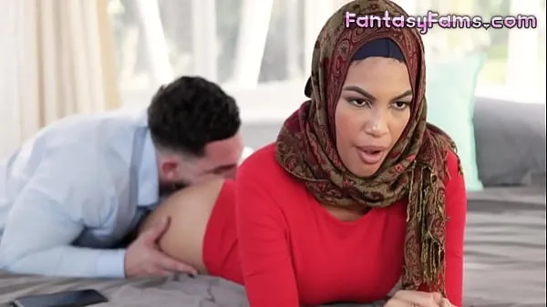 Novi Fucking Muslim Converted Stepsister With Her Hijab On - Maya Farrell, Peter Green - Family Strokes novi videoposnetki
