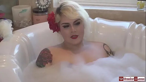 새로운 Trans stepmom Isabella Sorrenti anal fucks stepson개의 새로운 동영상