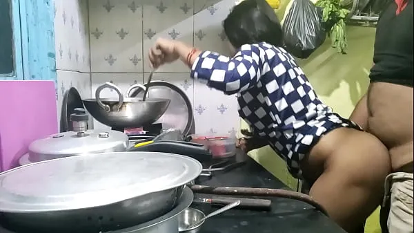 नए The maid who came from the village did not have any leaves, so the owner took advantage of that and fucked the maid (Hindi Clear Audio नए वीडियो