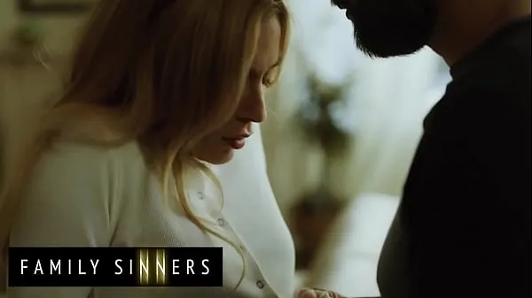Novi Rough Sex Between Stepsiblings Blonde Babe (Aiden Ashley, Tommy Pistol) - Family Sinners novi videoposnetki