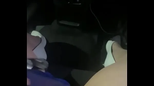 Nouvelles Une nymphette sexy enfonce un jouet dans sa chatte dans une voiture uber puis laisse le chauffeur lui enfoncer ses doigts dans la chatte nouvelles vidéos