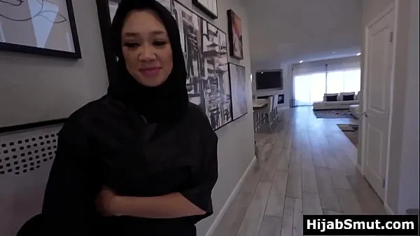 Nieuwe Muslim girl in hijab asks for a sex lesson nieuwe video's