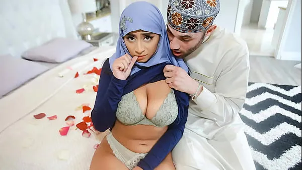 ใหม่ Arab Husband Trying to Impregnate His Hijab Wife - HijabLust วิดีโอใหม่