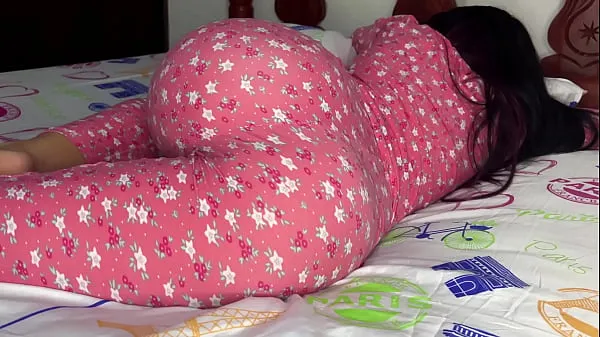 Yeni I can't stop watching my Stepdaughter's Ass in Pajamas - My Perverted Stepfather Wants to Fuck me in the Ass yeni Videolar