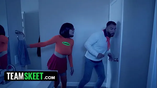 Nouvelles Jinkies! Velma & Fred Are Trying To Solve A Mystery In A Creepy House But They Fuck Instead nouvelles vidéos
