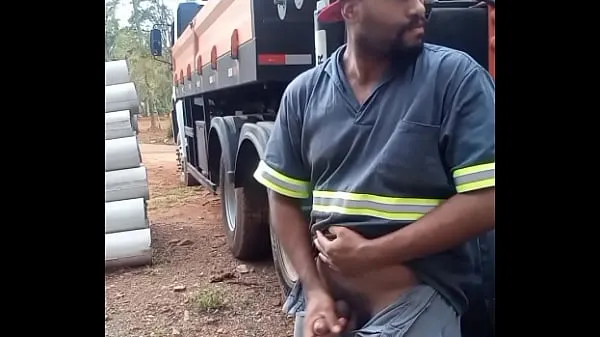 Nowe Worker Masturbating on Construction Site Hidden Behind the Company Truck nowe filmy