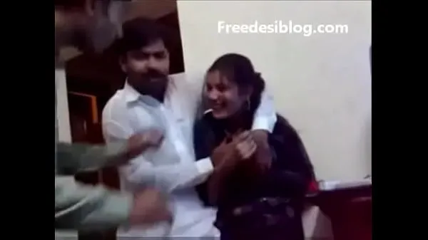 Nieuwe Pakistani Desi girl and boy enjoy in hostel room nieuwe video's